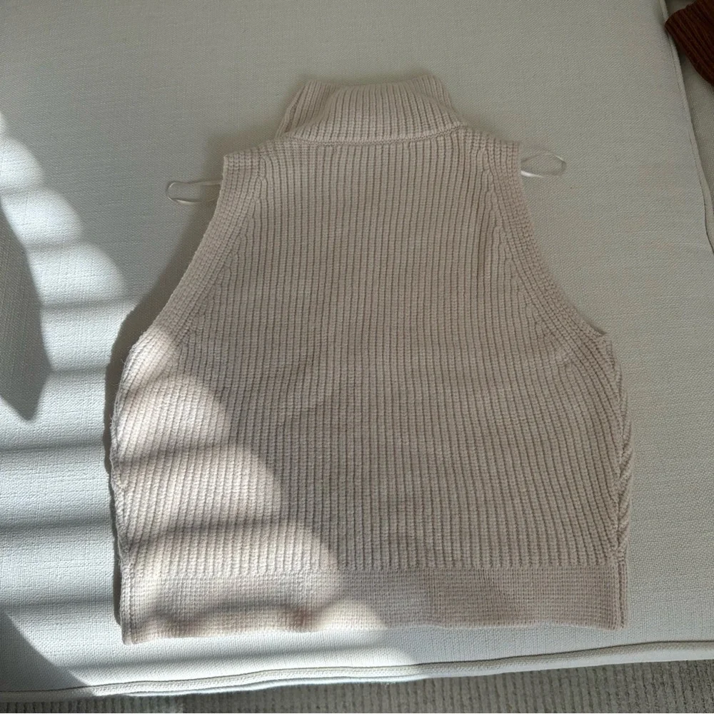 Zara short sleeve turtleneck - Picture 3 of 3
